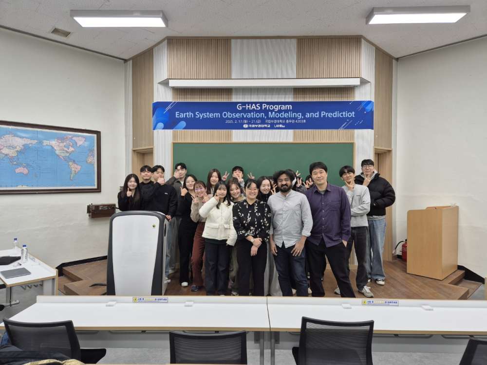 그림입니다.  원본 그림의 이름: KakaoTalk_20250225_110615225_02.jpg  원본 그림의 크기: 가로 1400pixel, 세로 1050pixel