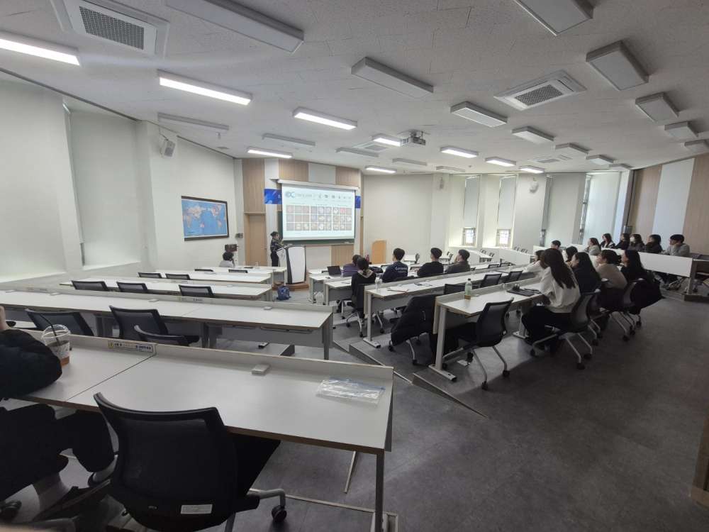 그림입니다.  원본 그림의 이름: KakaoTalk_20250225_110615225_04.jpg  원본 그림의 크기: 가로 1400pixel, 세로 1050pixel