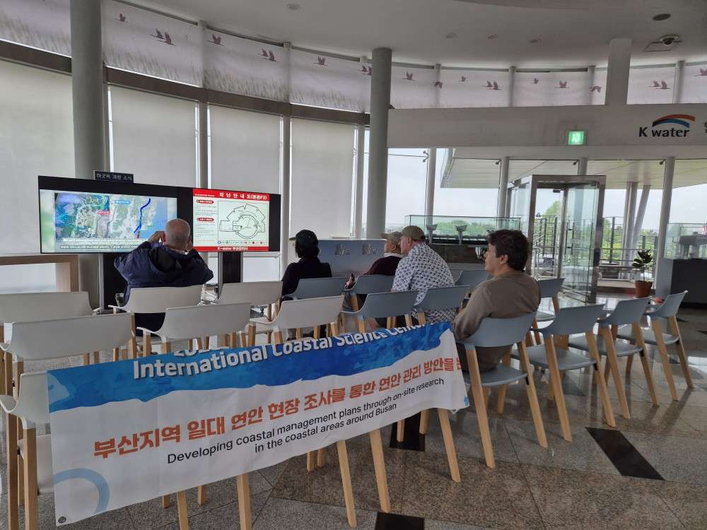 그림입니다. 원본 그림의 이름: KakaoTalk_20250507_113521925.jpg 원본 그림의 크기: 가로 1000pixel, 세로 750pixel