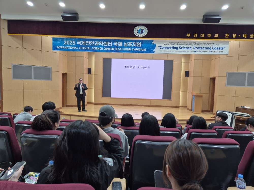 그림입니다. 원본 그림의 이름: KakaoTalk_20250507_113521925_18.jpg 원본 그림의 크기: 가로 1000pixel, 세로 750pixel