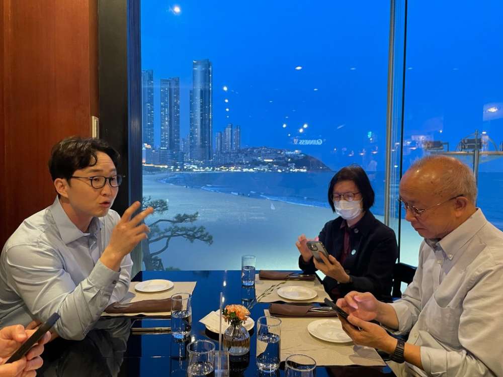 그림입니다. 원본 그림의 이름: KakaoTalk_20250507_162134848_01.jpg 원본 그림의 크기: 가로 1024pixel, 세로 768pixel
