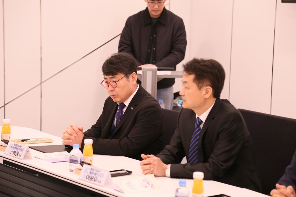 그림입니다.  원본 그림의 이름: KakaoTalk_20250401_155104971_05.jpg  원본 그림의 크기: 가로 5472pixel, 세로 3648pixel  사진 찍은 날짜: 2025년 03월 27일 오후 5:42  카메라 제조 업체 : Canon  카메라 모델 : Canon EOS 6D  F-스톱 : 4.0  노출 시간 : 1/100초  ISO 감도 : 2000  색 대표 : sRGB  노출 모드 : 자동  화이트 밸런스 : 자동  프로그램 노출