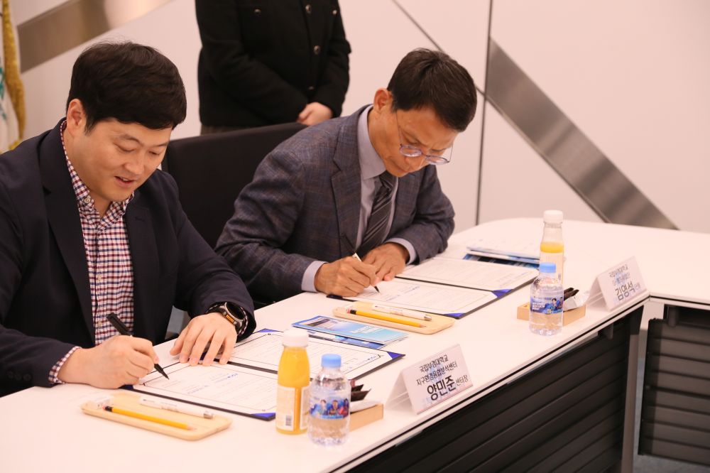 그림입니다.  원본 그림의 이름: KakaoTalk_20250401_155104971_07.jpg  원본 그림의 크기: 가로 5472pixel, 세로 3648pixel  사진 찍은 날짜: 2025년 03월 27일 오후 5:48  카메라 제조 업체 : Canon  카메라 모델 : Canon EOS 6D  F-스톱 : 5.0  노출 시간 : 1/125초  ISO 감도 : 2000  색 대표 : sRGB  노출 모드 : 자동  화이트 밸런스 : 자동  프로그램 노출