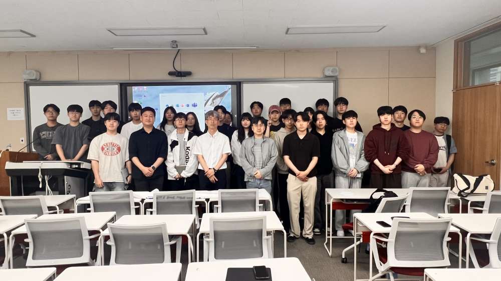 그림입니다.  원본 그림의 이름: KakaoTalk_20250523_143404168_08.jpg  원본 그림의 크기: 가로 4032pixel, 세로 2268pixel  사진 찍은 날짜: 2025년 05월 22일 오후 6:20  카메라 제조 업체 : Apple  카메라 모델 : iPhone 13 Pro Max  프로그램 이름 : 18.5  F-스톱 : 1.8  노출 시간 : 1/120초  ISO 감도 : 160  노출 모드 : 자동  35mm 초점 거리 : 2