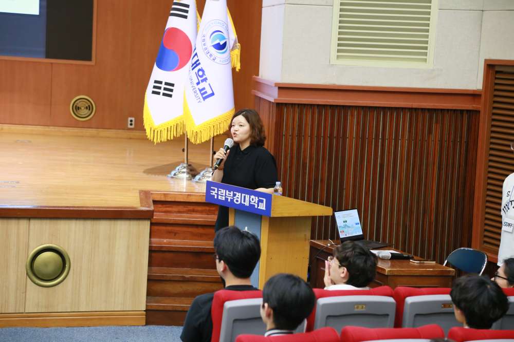 그림입니다.  원본 그림의 이름: IMG_7912.JPG  원본 그림의 크기: 가로 5472pixel, 세로 3648pixel  사진 찍은 날짜: 2025년 05월 30일 오후 3:23  카메라 제조 업체 : Canon  카메라 모델 : Canon EOS 6D  F-스톱 : 5.0  노출 시간 : 1/160초  ISO 감도 : 5000  색 대표 : sRGB  노출 모드 : 자동  프로그램 노출 : 자동 제어 모드  측광 모드 : 평가 측광  플래시 모드 : 