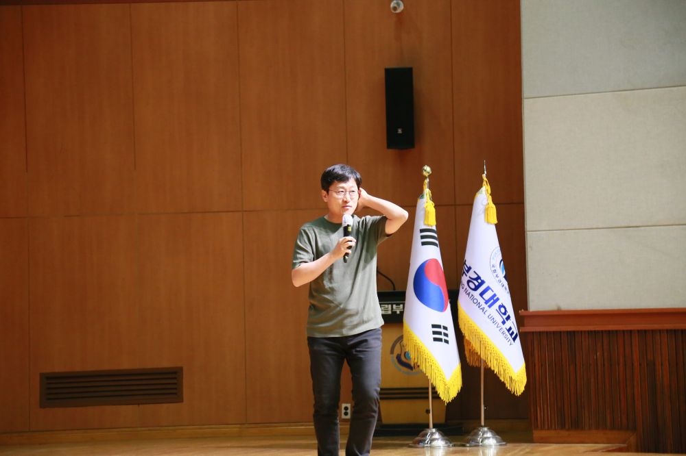 그림입니다.  원본 그림의 이름: IMG_7944.JPG  원본 그림의 크기: 가로 5472pixel, 세로 3648pixel  사진 찍은 날짜: 2025년 05월 30일 오후 3:29  카메라 제조 업체 : Canon  카메라 모델 : Canon EOS 6D  F-스톱 : 5.0  노출 시간 : 1/200초  색 대표 : sRGB  노출 모드 : 자동  프로그램 노출 : 자동 제어 모드  측광 모드 : 가운데 중점 평균 측광  플래시 모드 : 플래시 끔  E