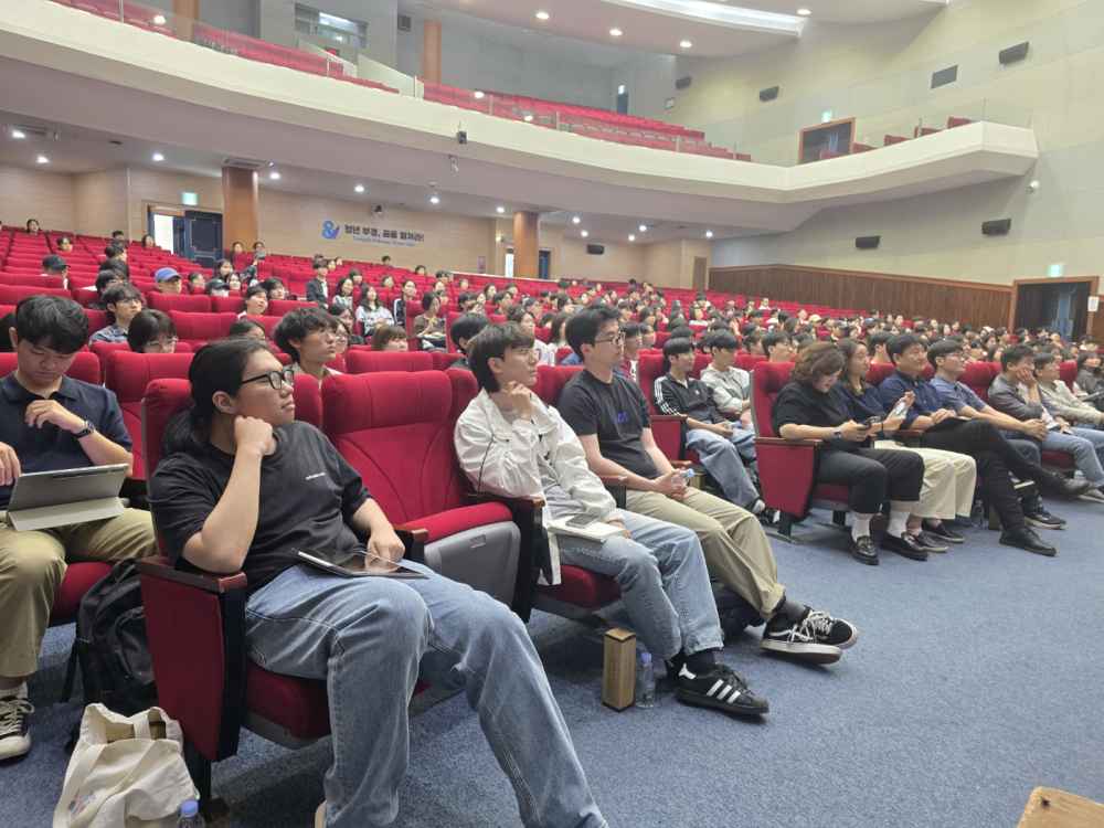 그림입니다.  원본 그림의 이름: KakaoTalk_20250604_094138824_09.jpg  원본 그림의 크기: 가로 1400pixel, 세로 1050pixel