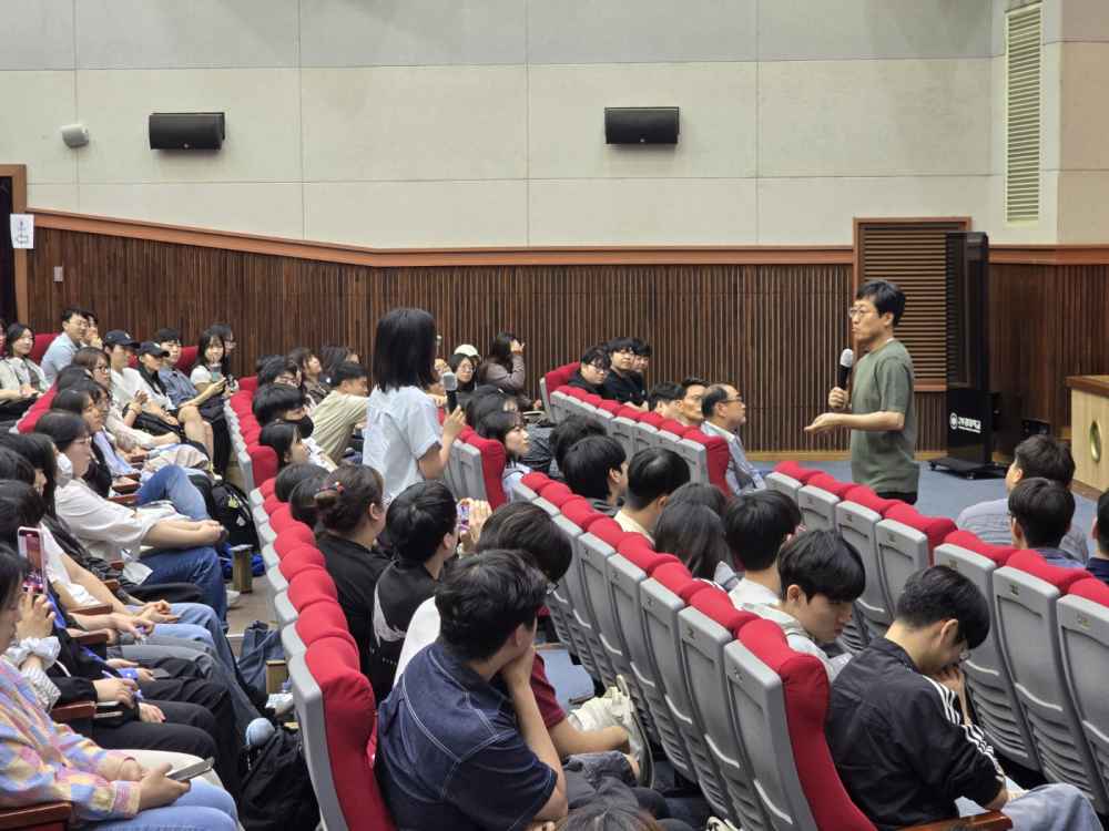 그림입니다.  원본 그림의 이름: KakaoTalk_20250604_094138824_05.jpg  원본 그림의 크기: 가로 1400pixel, 세로 1050pixel