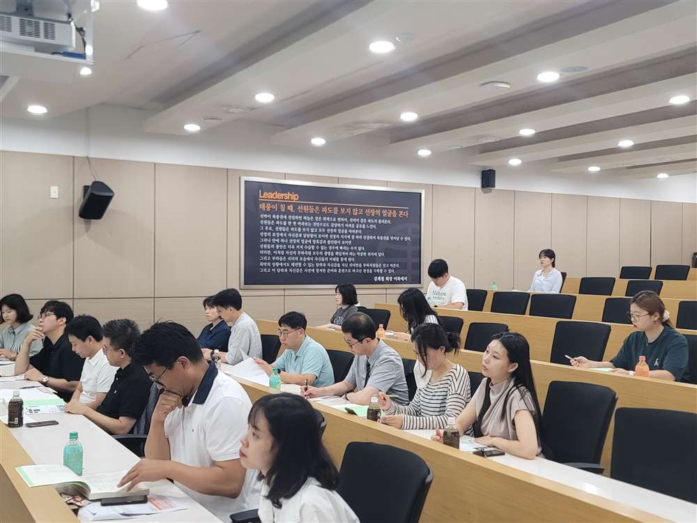 그림입니다.  원본 그림의 이름: KakaoTalk_20240716_174048031.jpg  원본 그림의 크기: 가로 4000pixel, 세로 3000pixel  사진 찍은 날짜: 2024년 07월 16일 오후 10:34  카메라 제조 업체 : samsung  카메라 모델 : SM-N986N  프로그램 이름 : N986NKSS3HXF1  F-스톱 : 1.8  노출 시간 : 1/120초  ISO 감도 : 320  색 대표 : sRGB  노출 모드 : 자동  3