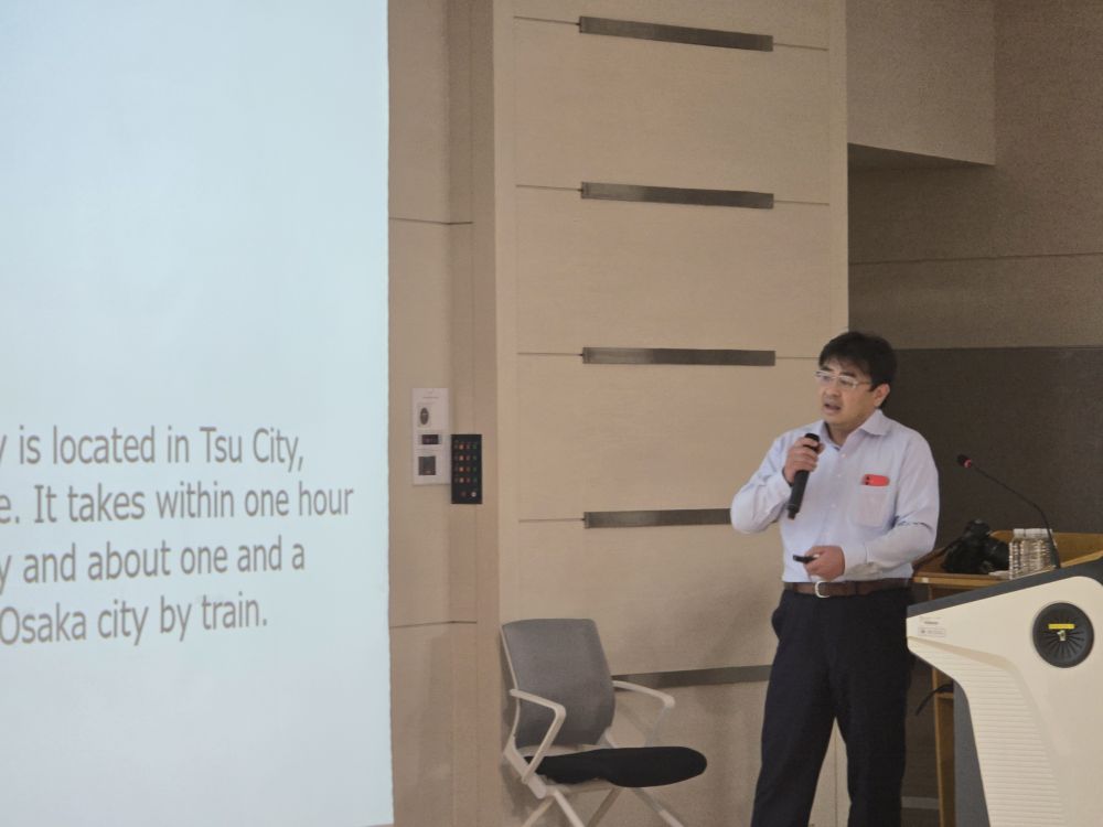 그림입니다.  원본 그림의 이름: KakaoTalk_20250825_103334339_02.jpg  원본 그림의 크기: 가로 4000pixel, 세로 3000pixel  사진 찍은 날짜: 2025년 08월 20일 오후 3:53  카메라 제조 업체 : samsung  카메라 모델 : Galaxy S24 Ultra  프로그램 이름 : S928NKSS4BYF1  F-스톱 : 3.4  노출 시간 : 83337/5000000초  ISO 감도 : 66336  노출 모드 