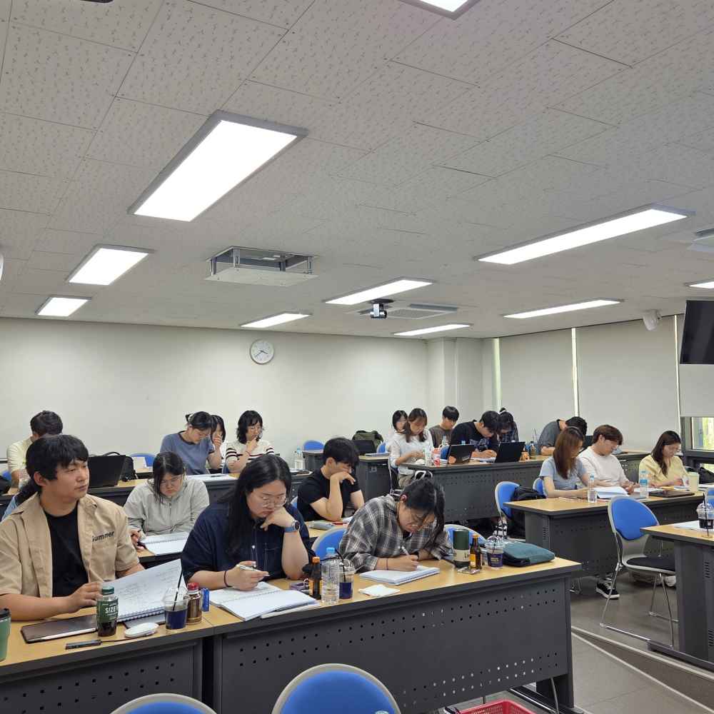 그림입니다.  원본 그림의 이름: KakaoTalk_20250721_162233204_20.jpg  원본 그림의 크기: 가로 1496pixel, 세로 1496pixel