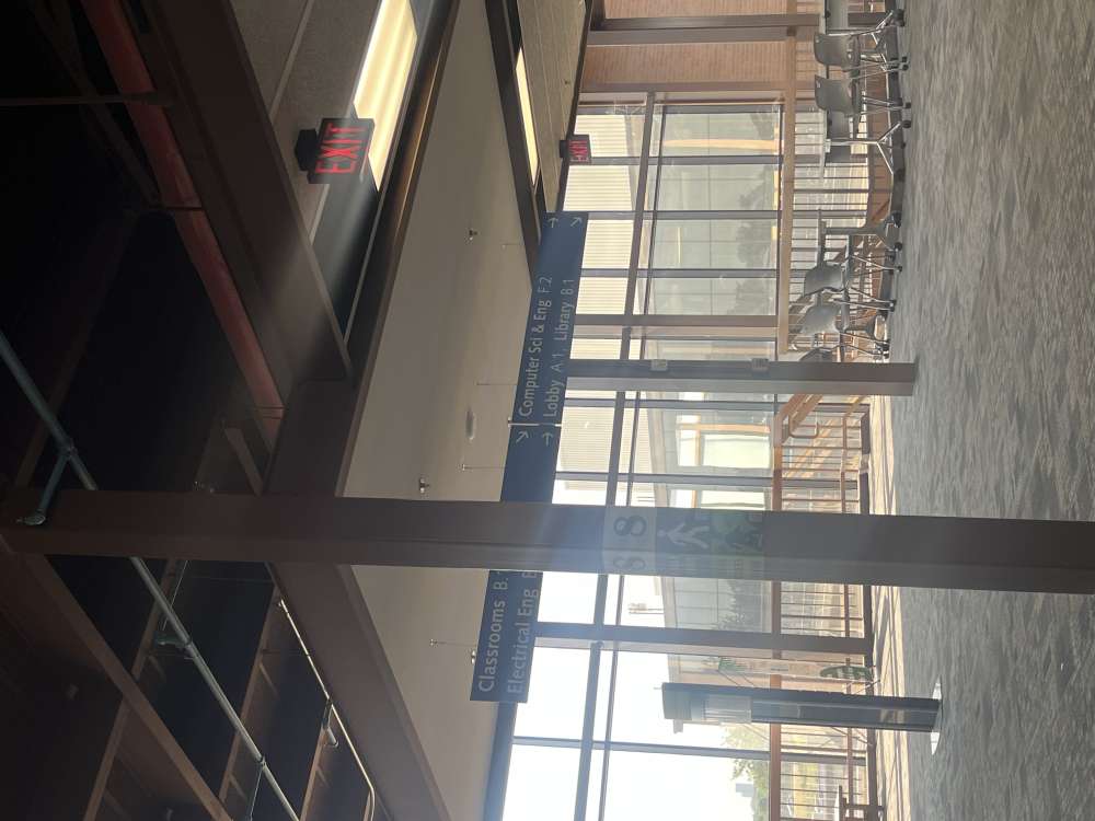 그림입니다.  원본 그림의 이름: KakaoTalk_20250916_170534416_03.jpg  원본 그림의 크기: 가로 4032pixel, 세로 3024pixel  사진 찍은 날짜: 2025년 08월 21일 오후 11:14  카메라 제조 업체 : Apple  카메라 모델 : iPhone 13  프로그램 이름 : 18.5  F-스톱 : 1.6  노출 시간 : 1/122초  ISO 감도 : 40  노출 모드 : 자동  35mm 초점 거리 : 44  프로그램 