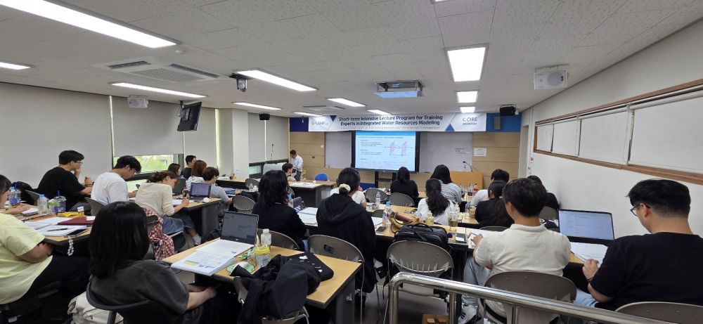 그림입니다.  원본 그림의 이름: KakaoTalk_20250721_162233204_17.jpg  원본 그림의 크기: 가로 1600pixel, 세로 739pixel