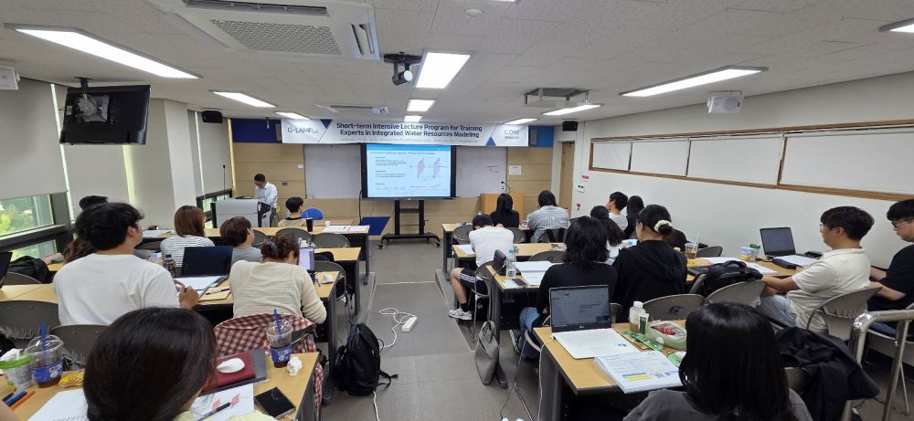 그림입니다.  원본 그림의 이름: KakaoTalk_20250721_162233204_18.jpg  원본 그림의 크기: 가로 1600pixel, 세로 739pixel