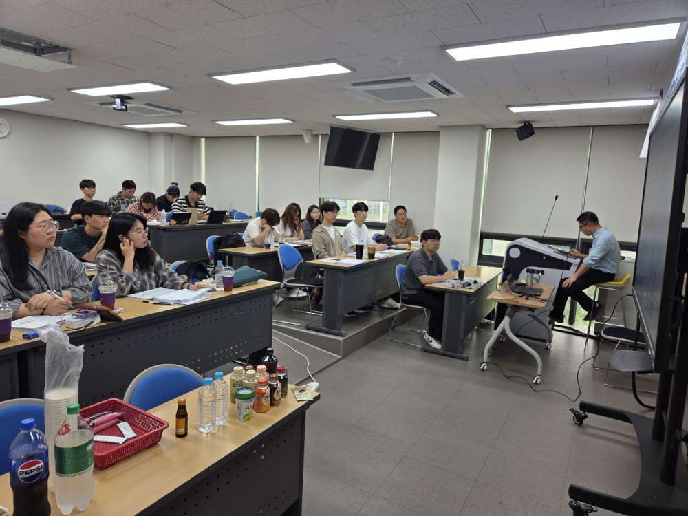 그림입니다.  원본 그림의 이름: KakaoTalk_20250721_162233204_12.jpg  원본 그림의 크기: 가로 1400pixel, 세로 1050pixel