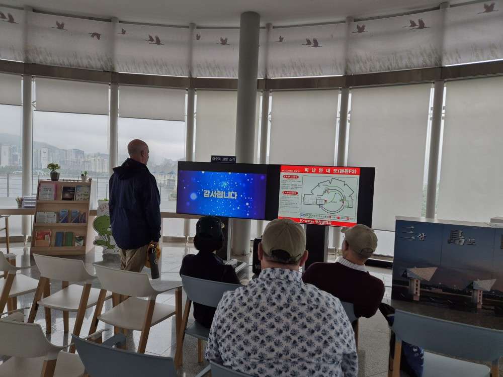 그림입니다.  원본 그림의 이름: KakaoTalk_20250507_113521925_02.jpg  원본 그림의 크기: 가로 1000pixel, 세로 750pixel