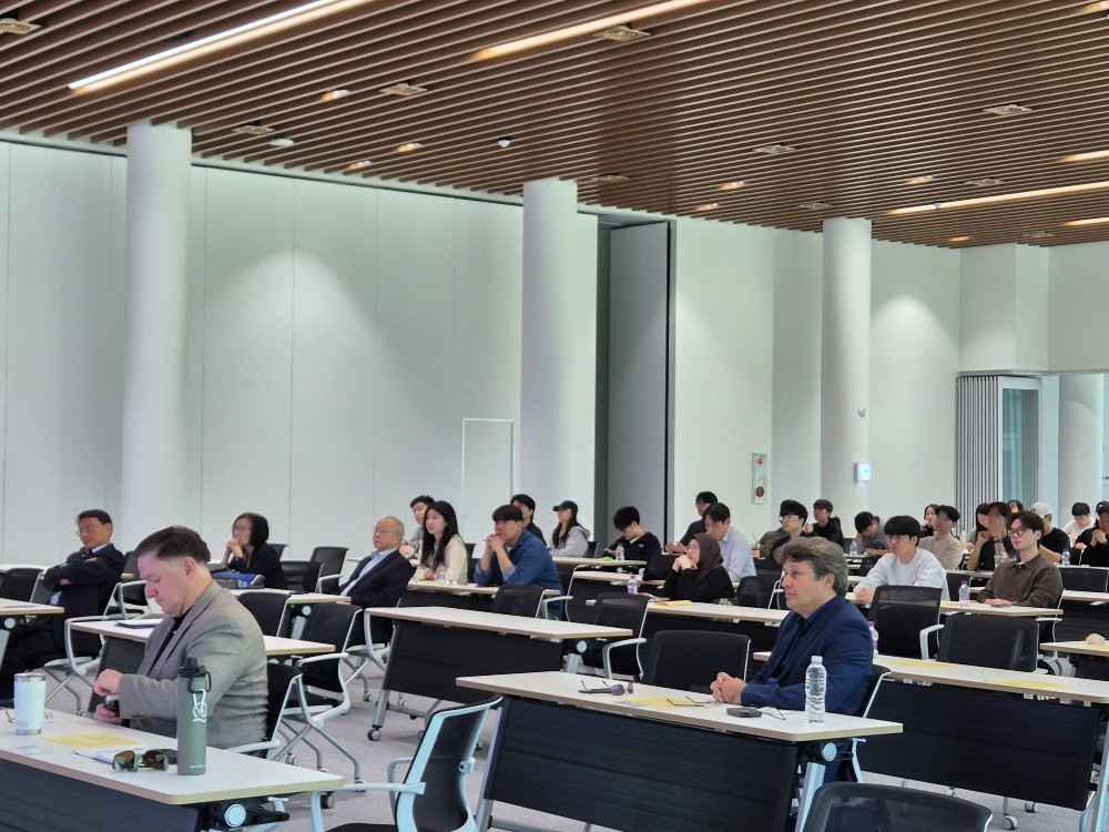 그림입니다.  원본 그림의 이름: KakaoTalk_20250507_113521925_09.jpg  원본 그림의 크기: 가로 1000pixel, 세로 750pixel