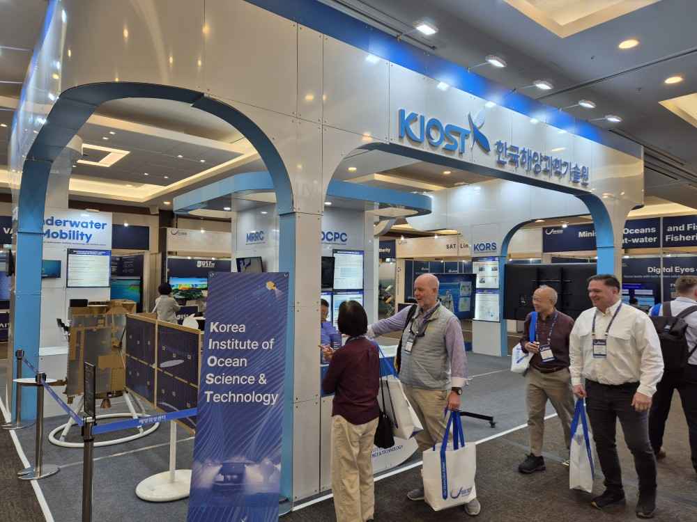 그림입니다.  원본 그림의 이름: KakaoTalk_20250507_113524895_01.jpg  원본 그림의 크기: 가로 1000pixel, 세로 750pixel