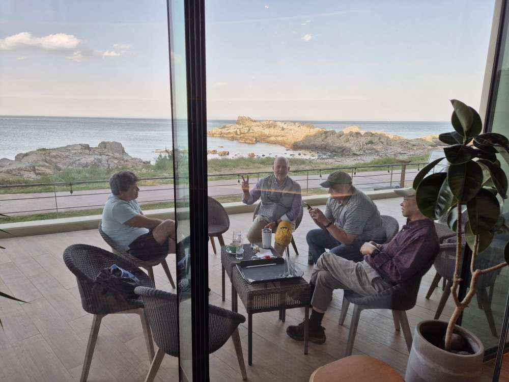 그림입니다.  원본 그림의 이름: KakaoTalk_20250507_113521925_24.jpg  원본 그림의 크기: 가로 1000pixel, 세로 750pixel