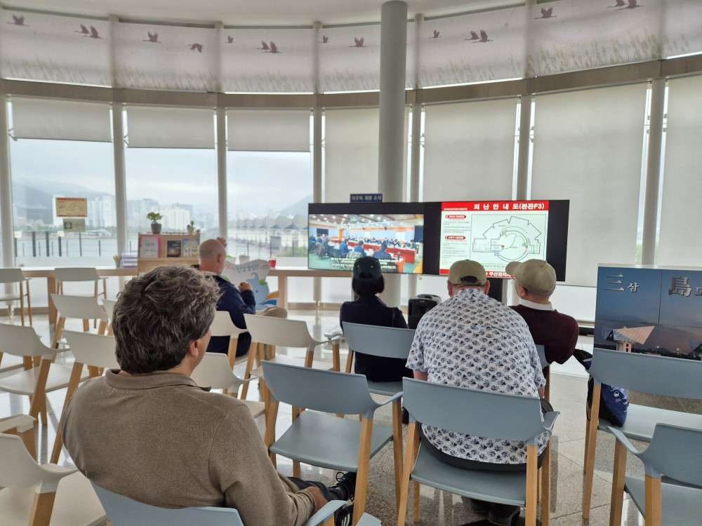 그림입니다.  원본 그림의 이름: KakaoTalk_20250507_113521925_01.jpg  원본 그림의 크기: 가로 1000pixel, 세로 750pixel