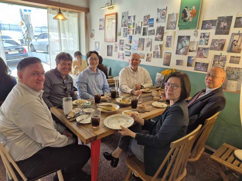 그림입니다.  원본 그림의 이름: KakaoTalk_20250507_162134848_02.jpg  원본 그림의 크기: 가로 1000pixel, 세로 750pixel