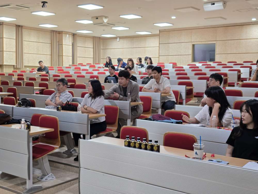 그림입니다.  원본 그림의 이름: KakaoTalk_20250825_103334339_12.jpg  원본 그림의 크기: 가로 4000pixel, 세로 3000pixel  사진 찍은 날짜: 2025년 08월 20일 오후 5:04  카메라 제조 업체 : samsung  카메라 모델 : Galaxy S24 Ultra  프로그램 이름 : S928NKSS4BYF1  F-스톱 : 1.7  노출 시간 : 83337/5000000초  ISO 감도 : 65696  노출 모드 