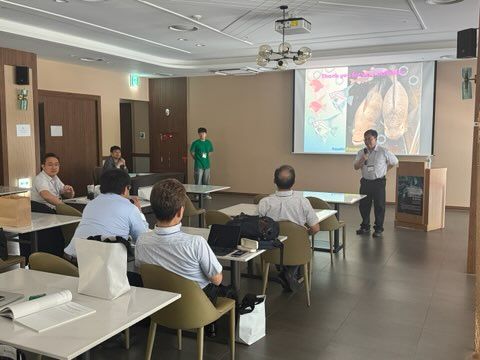 그림입니다.  원본 그림의 이름: KakaoTalk_20250825_103344332_14.jpg  원본 그림의 크기: 가로 480pixel, 세로 360pixel  색 대표 : sRGB  EXIF 버전 : 0221