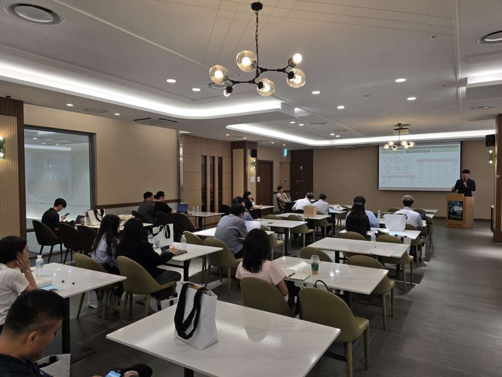 그림입니다.  원본 그림의 이름: KakaoTalk_20250825_103341142_08.jpg  원본 그림의 크기: 가로 4000pixel, 세로 3000pixel  사진 찍은 날짜: 2025년 08월 21일 오후 4:01  카메라 제조 업체 : samsung  카메라 모델 : Galaxy S24 Ultra  프로그램 이름 : S928NKSS4BYF1  F-스톱 : 1.7  노출 시간 : 83337/10000000초  ISO 감도 : 65568  노출 모드