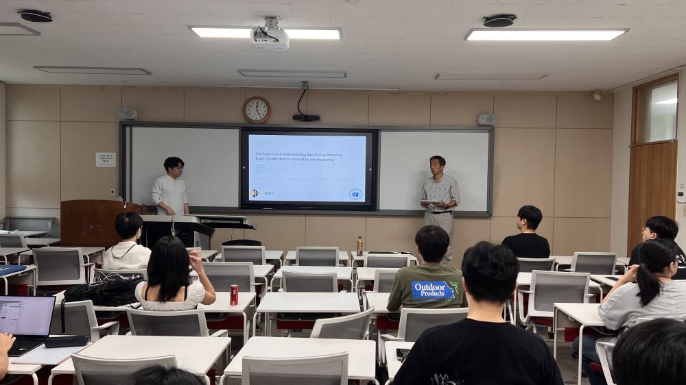 그림입니다.  원본 그림의 이름: KakaoTalk_20250926_102100606.jpg  원본 그림의 크기: 가로 4032pixel, 세로 2268pixel  사진 찍은 날짜: 2025년 09월 25일 오후 5:00  카메라 제조 업체 : Apple  카메라 모델 : iPhone 13 Pro Max  프로그램 이름 : 26.0  F-스톱 : 1.5  노출 시간 : 1/120초  ISO 감도 : 50  노출 모드 : 자동  35mm 초점 거리 : 26  프