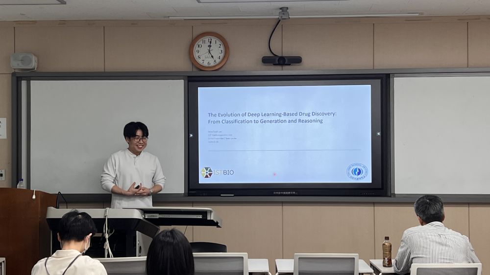 그림입니다.  원본 그림의 이름: KakaoTalk_20250926_102100606_01.jpg  원본 그림의 크기: 가로 4032pixel, 세로 2268pixel  사진 찍은 날짜: 2025년 09월 25일 오후 5:01  카메라 제조 업체 : Apple  카메라 모델 : iPhone 13 Pro Max  프로그램 이름 : 26.0  F-스톱 : 1.5  노출 시간 : 1/120초  ISO 감도 : 64  노출 모드 : 자동  35mm 초점 거리 : 53