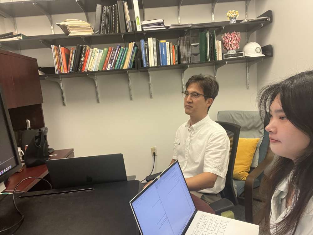 그림입니다.  원본 그림의 이름: KakaoTalk_20250916_143311068_01.jpg  원본 그림의 크기: 가로 4032pixel, 세로 3024pixel  사진 찍은 날짜: 2025년 08월 21일 오후 10:28  카메라 제조 업체 : Apple  카메라 모델 : iPhone 13  프로그램 이름 : 18.5  F-스톱 : 2.2  노출 시간 : 1/60초  ISO 감도 : 250  노출 모드 : 자동  35mm 초점 거리 : 23  프로그램 