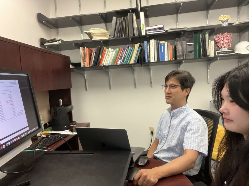 그림입니다.  원본 그림의 이름: KakaoTalk_20250916_143311068_02.jpg  원본 그림의 크기: 가로 4032pixel, 세로 3024pixel  사진 찍은 날짜: 2025년 08월 28일 오후 10:48  카메라 제조 업체 : Apple  카메라 모델 : iPhone 13  프로그램 이름 : 18.5  F-스톱 : 2.2  노출 시간 : 1/60초  ISO 감도 : 250  노출 모드 : 자동  35mm 초점 거리 : 23  프로그램 