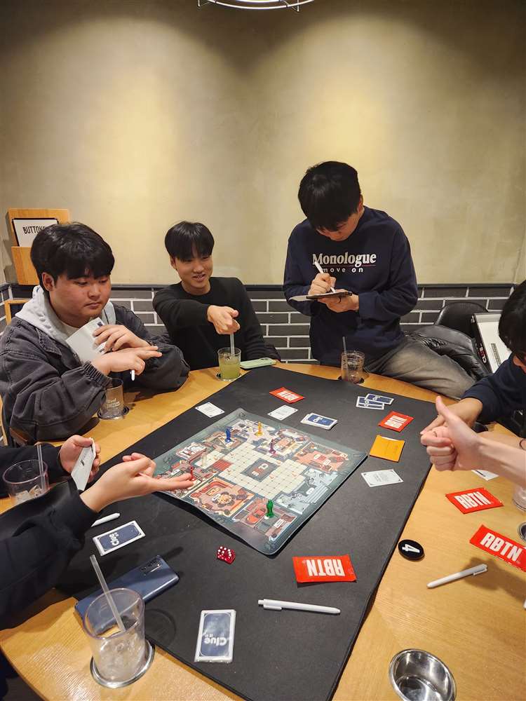 그림입니다.  원본 그림의 이름: 뉴브로4.jpg  원본 그림의 크기: 가로 3000pixel, 세로 4000pixel  사진 찍은 날짜: 2026년 02월 27일 오후 5:44  카메라 제조 업체 : samsung  카메라 모델 : SM-S906N  F-스톱 : 1.8  노출 시간 : 83/10000초  ISO 감도 : 500  측광 모드 : 가운데 중점 평균 측광