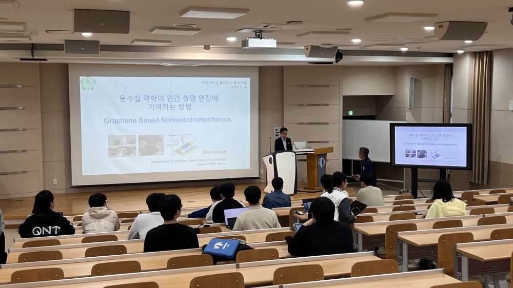 그림입니다.원본 그림의 이름: KakaoTalk_20251107_105208152_01.jpg원본 그림의 크기: 가로 4032pixel, 세로 2268pixel사진 찍은 날짜: 2025년 11월 06일 오후 5:00카메라 제조 업체 : Apple카메라 모델 : iPhone 13 Pro Max프로그램 이름 : 26.1F-스톱 : 1.5노출 시간 : 1/120초ISO 감도 : 80노출 모드 : 자동35mm 초점 거리 : 43