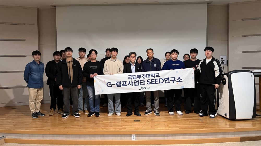 그림입니다.원본 그림의 이름: KakaoTalk_20251107_105208152_04.jpg원본 그림의 크기: 가로 4032pixel, 세로 2268pixel사진 찍은 날짜: 2025년 11월 06일 오후 5:59카메라 제조 업체 : Apple카메라 모델 : iPhone 13 Pro Max프로그램 이름 : 26.1F-스톱 : 1.5노출 시간 : 1/60초ISO 감도 : 160노출 모드 : 자동35mm 초점 거리 : 26