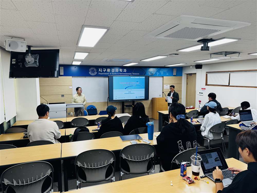 그림입니다.원본 그림의 이름: KakaoTalk_20251024_105622748.jpg원본 그림의 크기: 가로 5712pixel, 세로 4284pixel색 대표 : sRGBEXIF 버전 : 0221