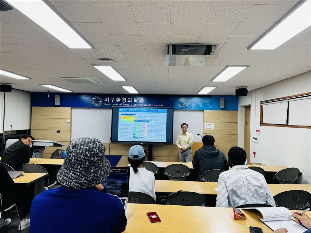 그림입니다.원본 그림의 이름: KakaoTalk_20251024_105622748_01.jpg원본 그림의 크기: 가로 5712pixel, 세로 4284pixel색 대표 : sRGBEXIF 버전 : 0221