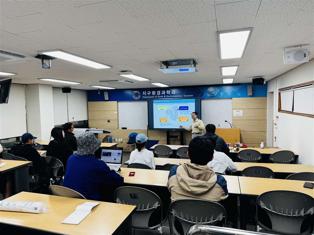 그림입니다.원본 그림의 이름: KakaoTalk_20251024_105622748_03.jpg원본 그림의 크기: 가로 5712pixel, 세로 4284pixel색 대표 : sRGBEXIF 버전 : 0221