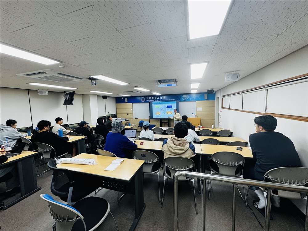 그림입니다.원본 그림의 이름: KakaoTalk_20251024_105622748_05.jpg원본 그림의 크기: 가로 4032pixel, 세로 3024pixel색 대표 : sRGBEXIF 버전 : 0221