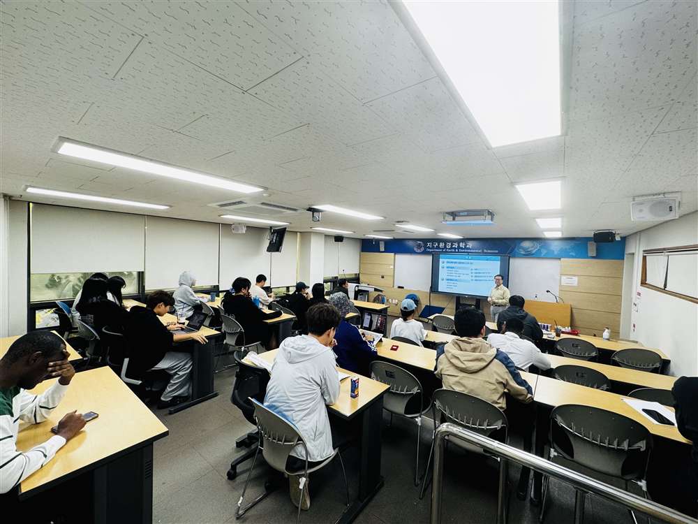 그림입니다.원본 그림의 이름: KakaoTalk_20251024_105622748_06.jpg원본 그림의 크기: 가로 4032pixel, 세로 3024pixel색 대표 : sRGBEXIF 버전 : 0221