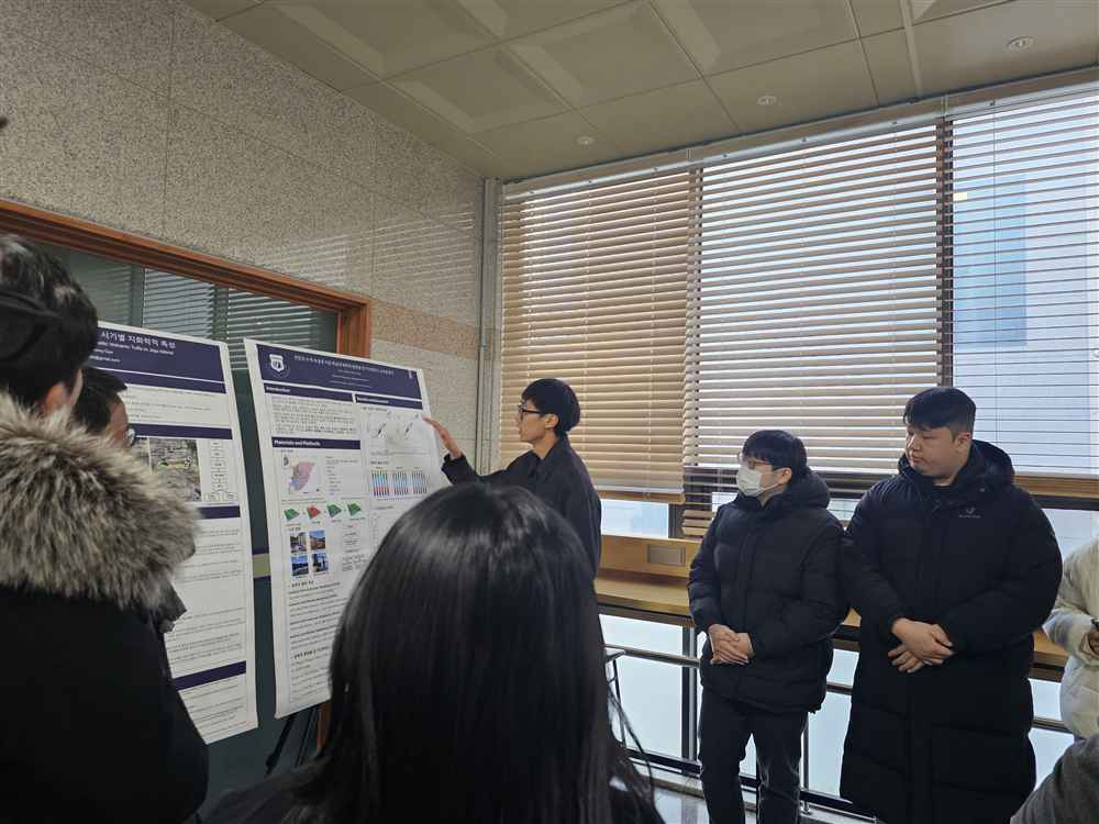 그림입니다.원본 그림의 이름: KakaoTalk_20251208_170932779_05.jpg원본 그림의 크기: 가로 4000pixel, 세로 3000pixel사진 찍은 날짜: 2025년 12월 05일 오후 13:16카메라 제조 업체 : samsung카메라 모델 : Galaxy S23 Ultra프로그램 이름 : S918NKSS6EYK3F-스톱 : 1.7노출 시간 : 83337/10000000초ISO 감도 : 65856노출 모