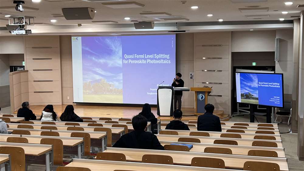 그림입니다.원본 그림의 이름: KakaoTalk_20251121_091129375_02.jpg원본 그림의 크기: 가로 4032pixel, 세로 2268pixel사진 찍은 날짜: 2025년 11월 20일 오후 5:00카메라 제조 업체 : Apple카메라 모델 : iPhone 13 Pro Max프로그램 이름 : 26.2F-스톱 : 1.5노출 시간 : 1/60초ISO 감도 : 80노출 모드 : 자동35mm 초점 거리 : 46