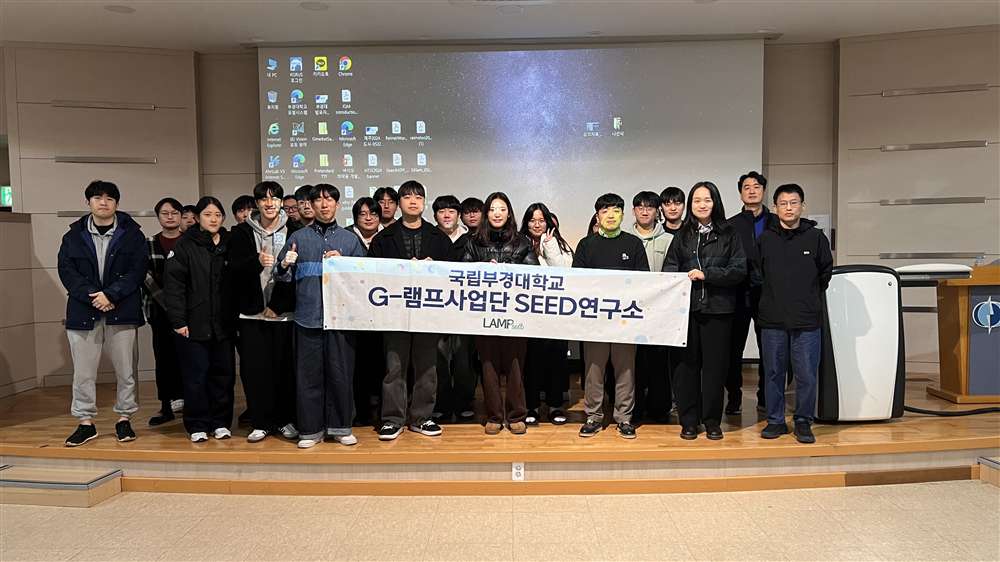 그림입니다.원본 그림의 이름: KakaoTalk_20251121_091129375_03.jpg원본 그림의 크기: 가로 4032pixel, 세로 2268pixel사진 찍은 날짜: 2025년 11월 20일 오후 5:56카메라 제조 업체 : Apple카메라 모델 : iPhone 13 Pro Max프로그램 이름 : 26.2F-스톱 : 1.5노출 시간 : 1/60초ISO 감도 : 125노출 모드 : 자동35mm 초점 거리 : 26