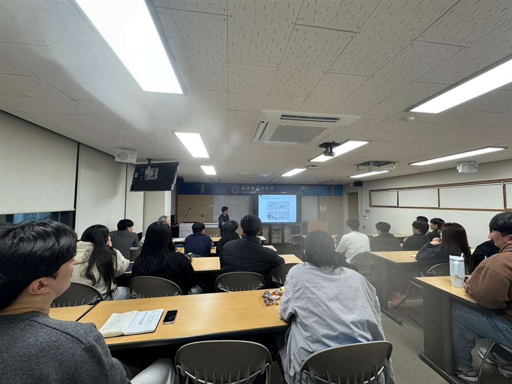 그림입니다.원본 그림의 이름: KakaoTalk_20251215_144630552_02.jpg원본 그림의 크기: 가로 1440pixel, 세로 1081pixel