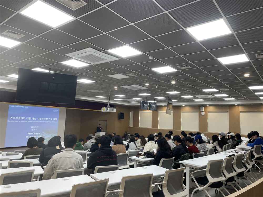 그림입니다.원본 그림의 이름: KakaoTalk_20251110_151217147.jpg원본 그림의 크기: 가로 4032pixel, 세로 3024pixel사진 찍은 날짜: 2025년 11월 10일 오후 10:16카메라 제조 업체 : Apple카메라 모델 : iPhone 12 Pro프로그램 이름 : 18.6.2F-스톱 : 1.6노출 시간 : 1/120초ISO 감도 : 80노출 모드 : 자동35mm 초점 거리 : 26프로