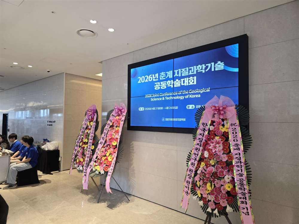 그림입니다.원본 그림의 이름: KakaoTalk_20260424_110157078.jpg원본 그림의 크기: 가로 1400pixel, 세로 1050pixelEXIF 버전 : 0232