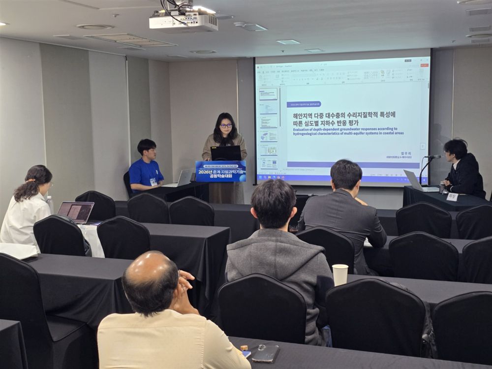 그림입니다.원본 그림의 이름: KakaoTalk_20260424_110157078_04.jpg원본 그림의 크기: 가로 1400pixel, 세로 1050pixelEXIF 버전 : 0232