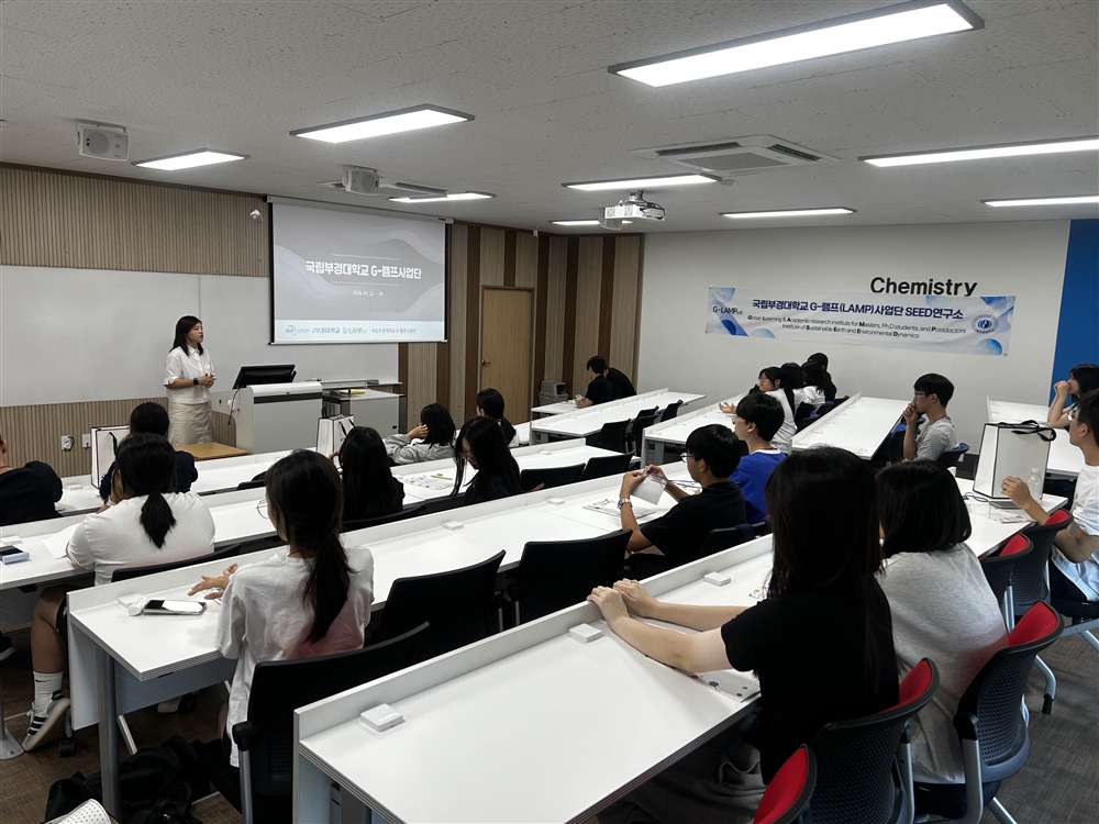 그림입니다.원본 그림의 이름: KakaoTalk_20260727_100307831.jpg원본 그림의 크기: 가로 4032pixel, 세로 3024pixel사진 찍은 날짜: 2026년 07월 23일 오후 2:11카메라 제조 업체 : Apple카메라 모델 : iPhone 14프로그램 이름 : 26.5F-스톱 : 1.5노출 시간 : 1/120초ISO 감도 : 40노출 모드 : 자동35mm 초점 거리 : 26프로그램 노출 :