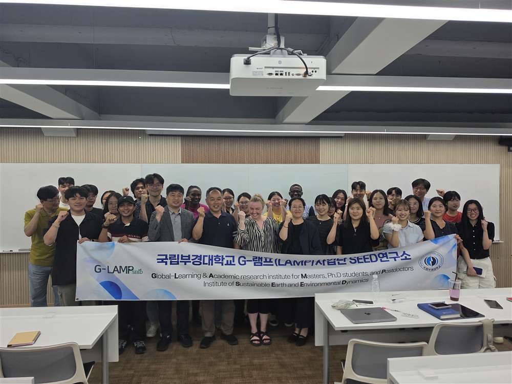 그림입니다.원본 그림의 이름: KakaoTalk_20260813_164923484_01.jpg원본 그림의 크기: 가로 4000pixel, 세로 3000pixel사진 찍은 날짜: 2026년 08월 12일 오후 3:46카메라 제조 업체 : samsung카메라 모델 : Galaxy S26 Ultra프로그램 이름 : S948NKSS4AZG3F-스톱 : 1.4노출 시간 : 3873099/500000000초ISO 감도 : 3866634