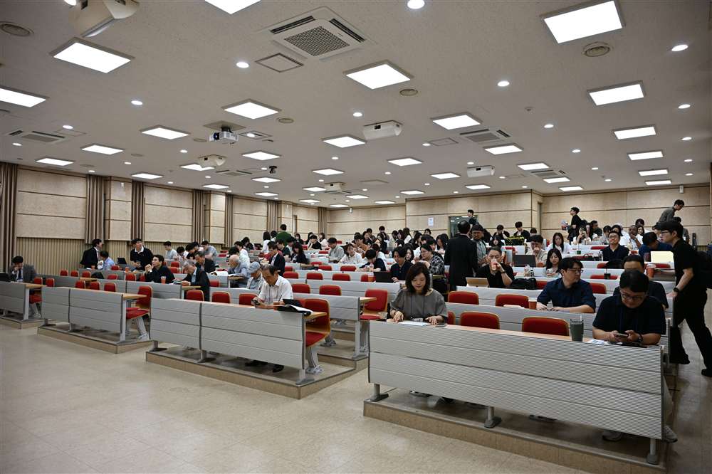 그림입니다.원본 그림의 이름: DSC_1163.JPG원본 그림의 크기: 가로 6048pixel, 세로 4032pixel사진 찍은 날짜: 2026년 08월 13일 오후 11:49카메라 제조 업체 : NIKON CORPORATION카메라 모델 : NIKON ZRF-스톱 : 4.0노출 시간 : 10/1250초ISO 감도 : 450색 대표 : sRGB노출 모드 : 자동35mm 초점 거리 : 24대비 : 일반채도 : 일반